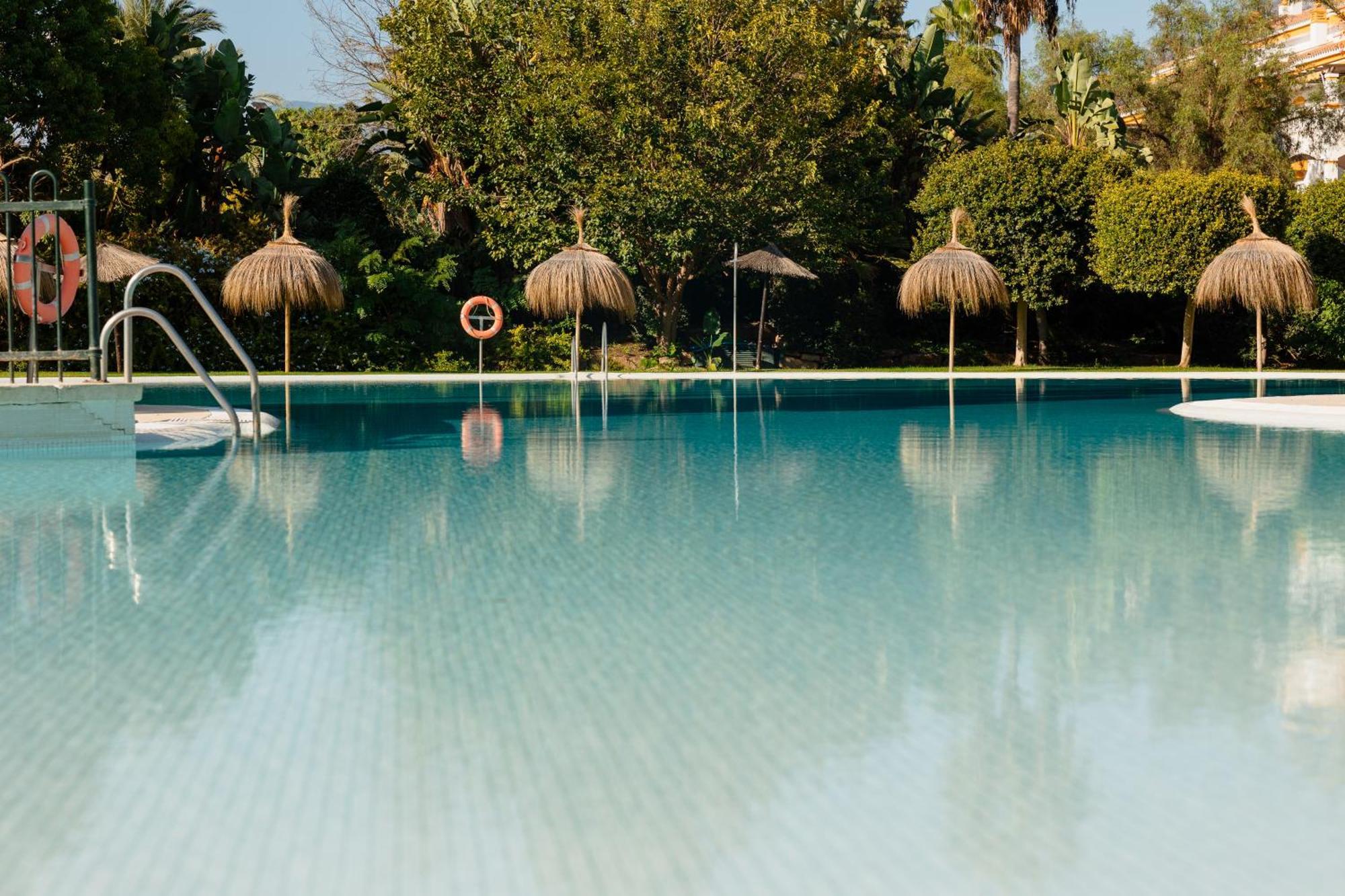 Ground Floor Holiday Apartment With Terrace And Pool In Puerto Banus, 마르베야 외부 사진