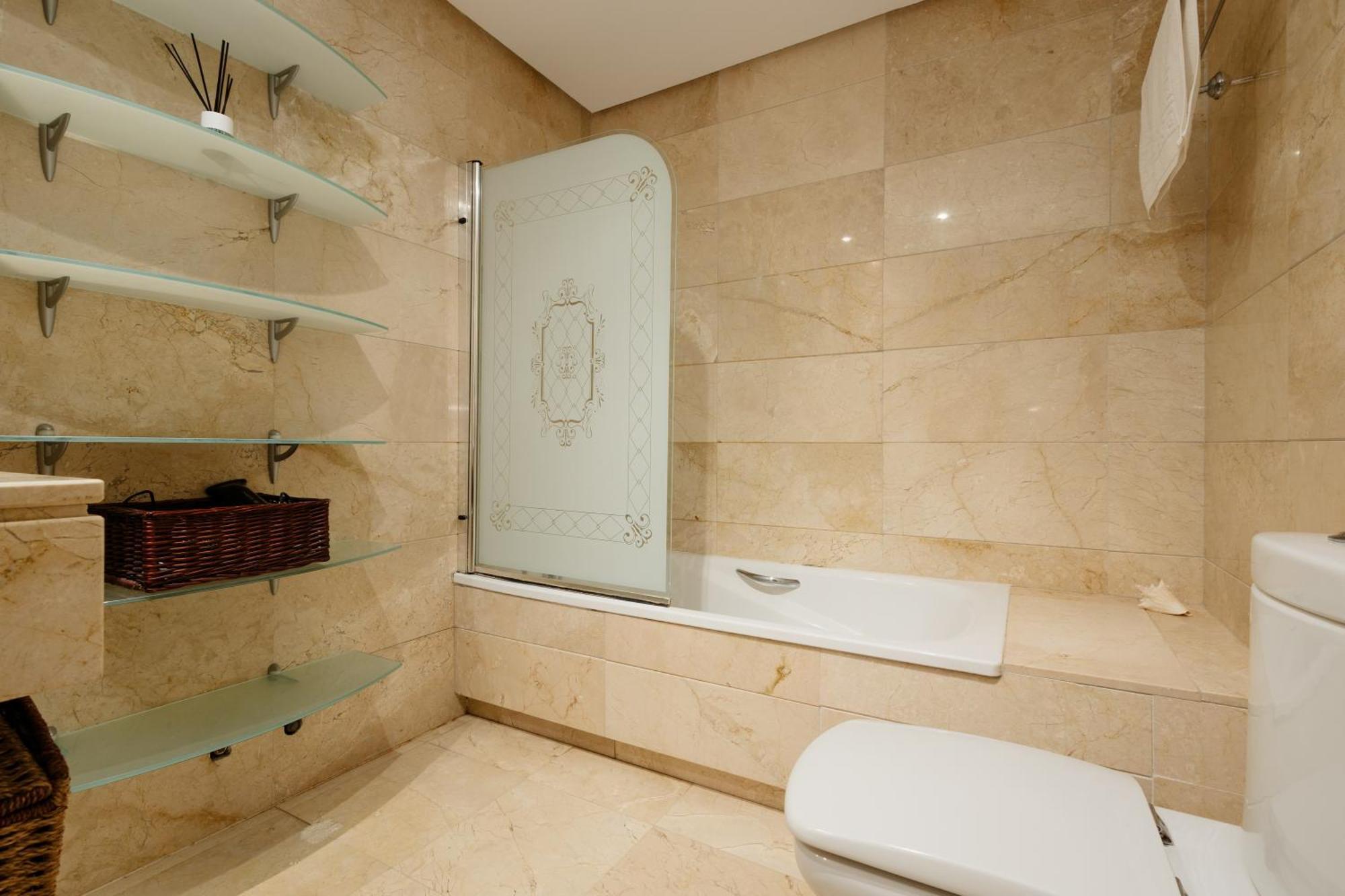 Ground Floor Holiday Apartment With Terrace And Pool In Puerto Banus, 마르베야 외부 사진