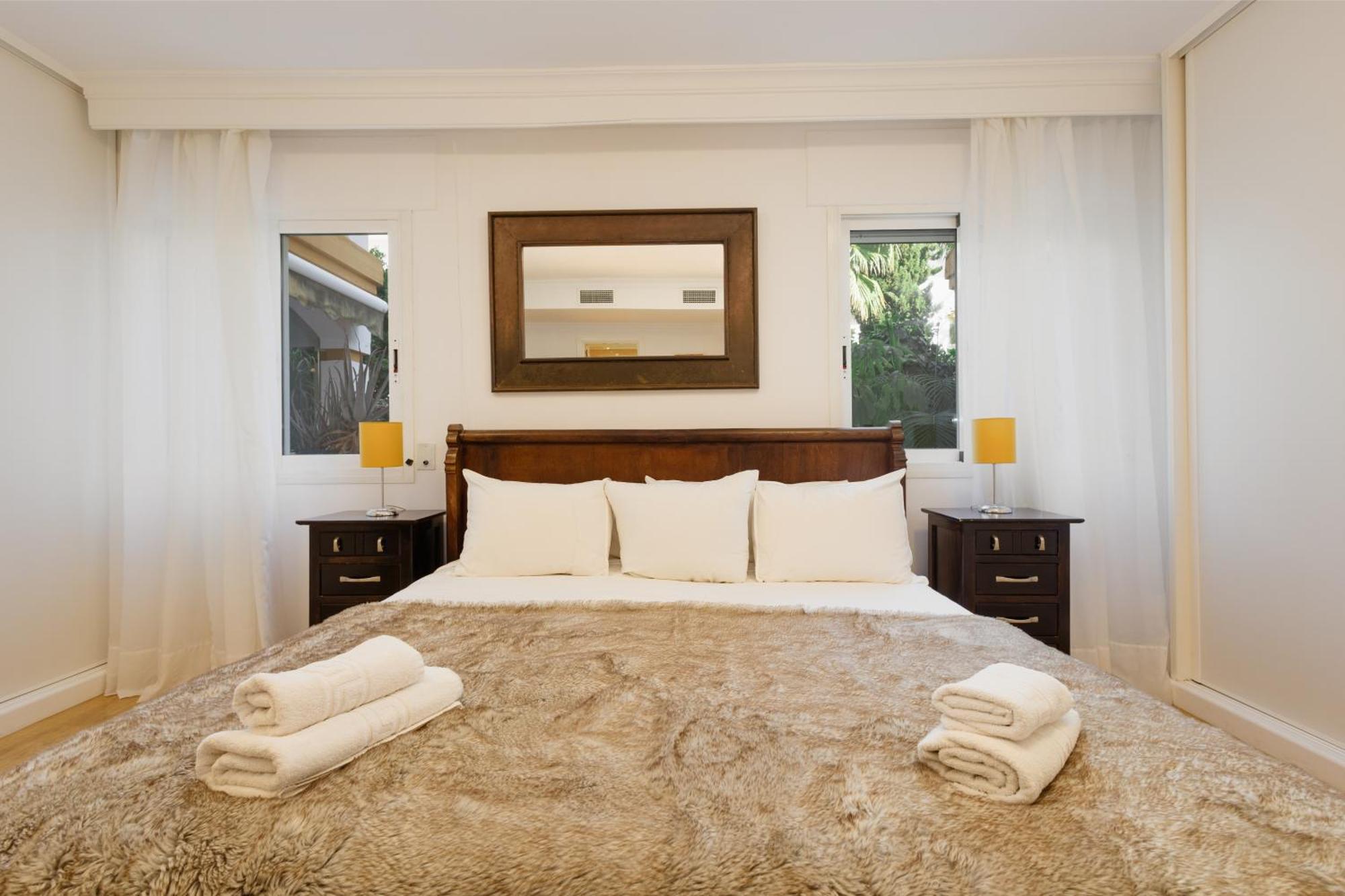 Ground Floor Holiday Apartment With Terrace And Pool In Puerto Banus, 마르베야 외부 사진