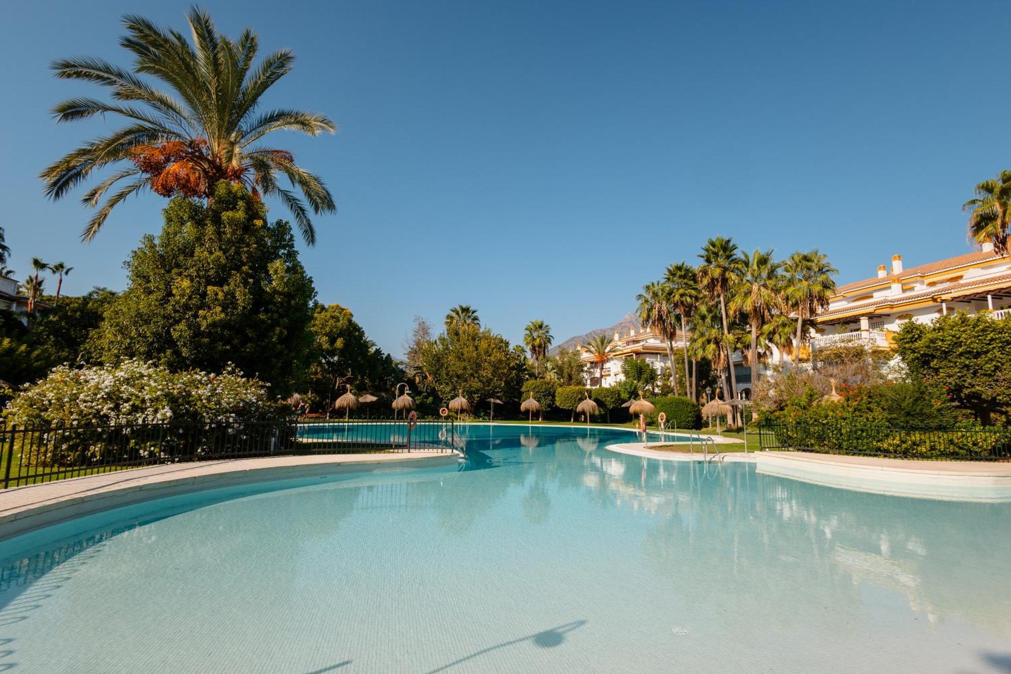 Ground Floor Holiday Apartment With Terrace And Pool In Puerto Banus, 마르베야 외부 사진